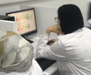 Faculty of pharmacy students evaluate the quality of educational programs at the simulation lab.